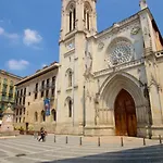 Aston - Mercado De La Rivera In Casco Viejo ビルバオ