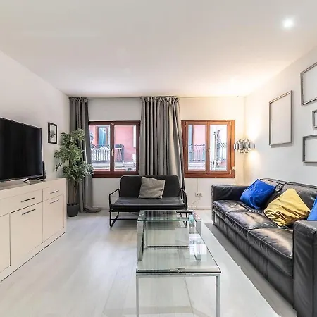 Aston - Mercado De La Rivera In Casco Viejo * Μπιλμπάο