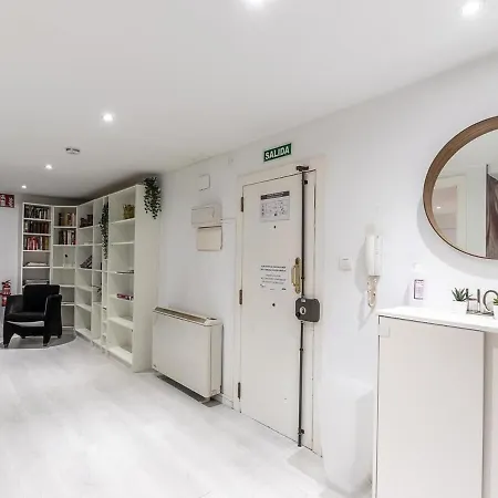 Aston - Mercado De La Rivera In Casco Viejo * בילבאו