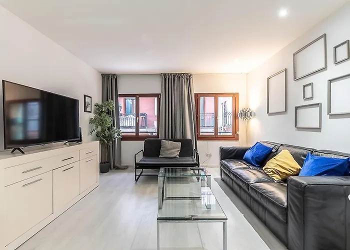 Aston - Mercado De La Rivera In Casco Viejo * Bilbao