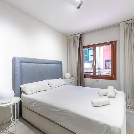 Aston - Mercado De La Rivera In Casco Viejo Bilbao